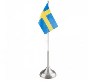 Svenska flaggan på en tenn flaggstång